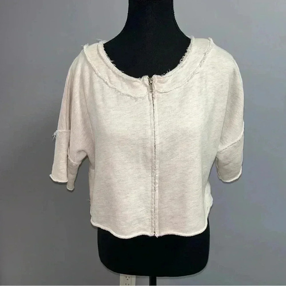 Atko Crop  Top - Picture 1 of 6